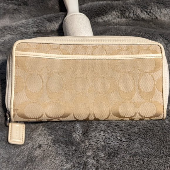 Signature Coach Accordion Wallet - Picture 2 of 8